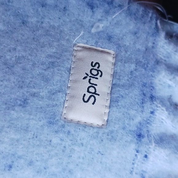 SPRIGS INSPIRATIONAL OVERSIZE SCARF BLUE BLISS - Picture 5 of 7